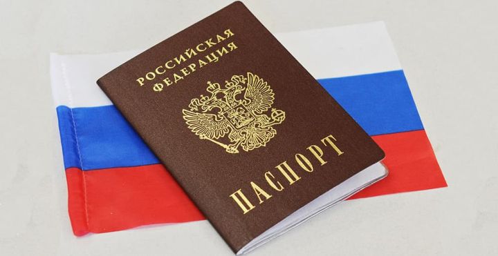 Жителям ЛНР объяснили, что нужно делать, если при оформлении паспорта РФ в документе допустили ошибку