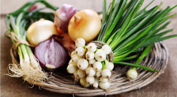 Картофель и лук продолжают падать в цене, стоимость топлива растёт: как изменились цены в Луганске за неделю