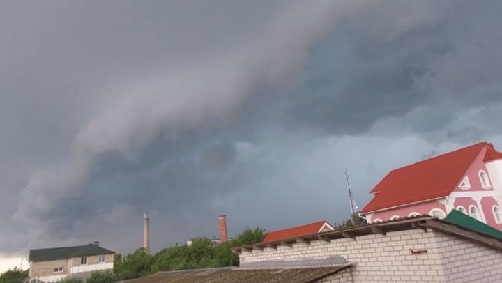 Сильный ливень с грозой обрушился на Луганск - соцсети