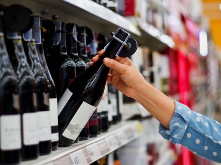 Предприниматели в ЛНР смогут продавать алкоголь по выданным ранее спецразрешениям до конца года