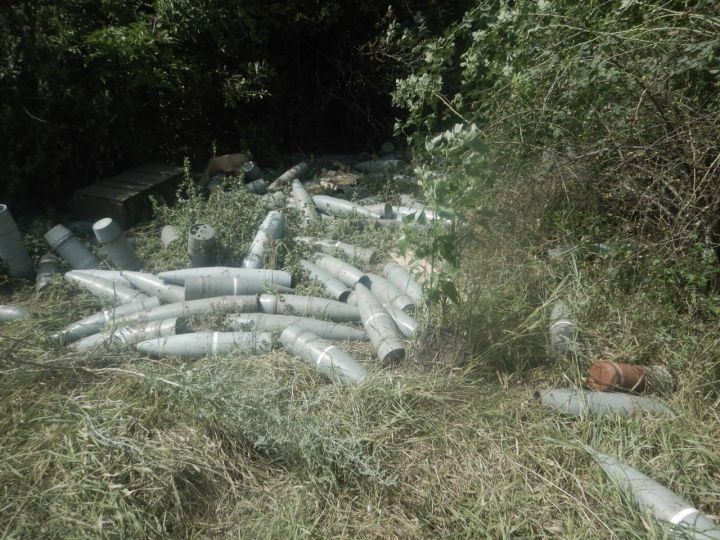 В населённом пункте в ЛНР пастухи нашли ракетные комплексы и снаряды у старой водокачки