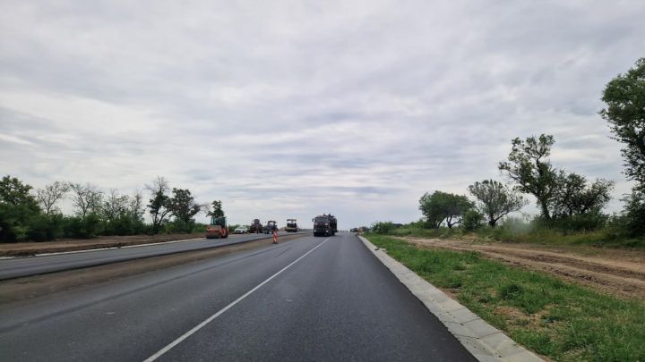 Специалисты проводят капремонт трассы от Луганска до Донецка