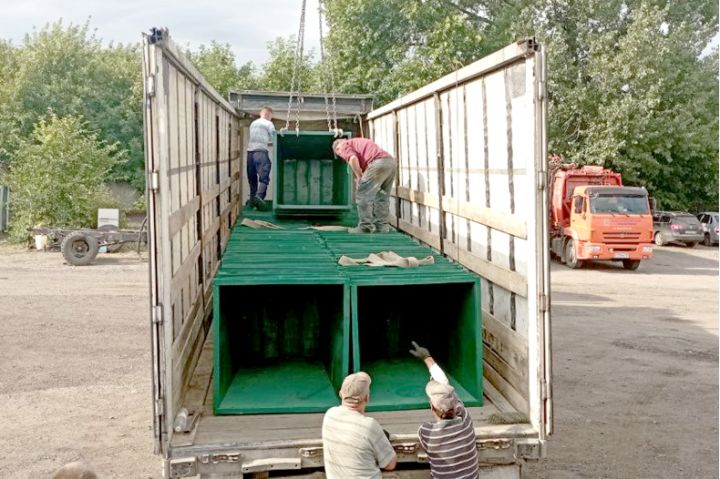 Свердловск получил от Красноярского края 200 новых мусорных контейнеров