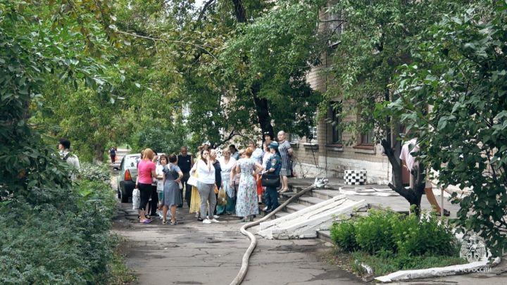 В Красном Луче загорелась детская больница: из здания эвакуировали 40 человек