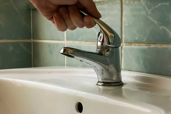 Масштабное отключение воды произошло в ЛНР 3 августа, причина - обесточивание насосной станции