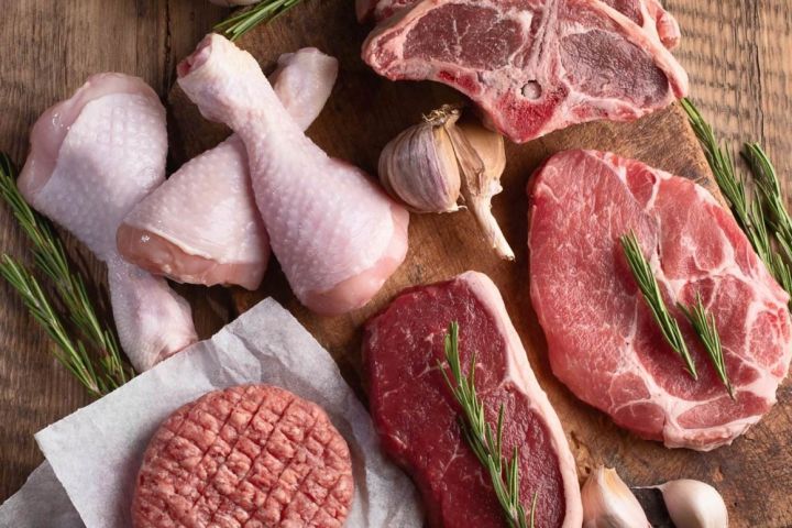 Цены на мясо бьют рекорды: ФАС начала проверку повышения стоимости на курицу и свинину