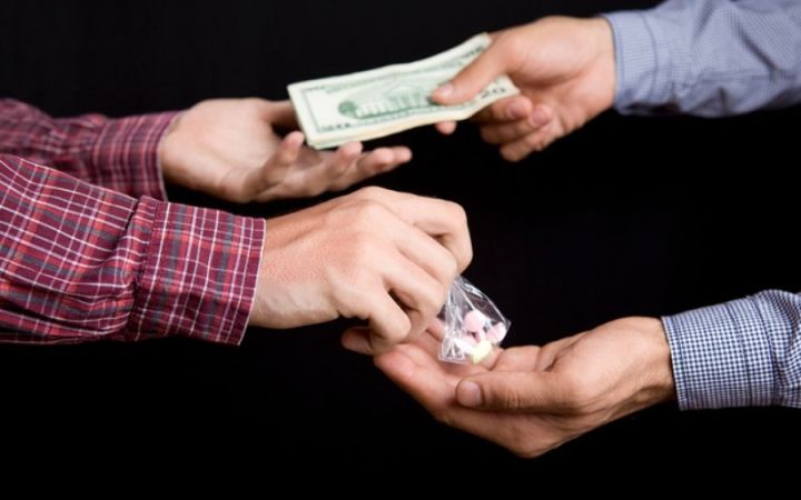 Жителя Кировска посадили на пять лет за продажу наркотиков