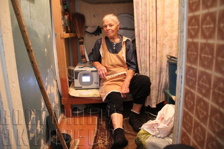 Вечером можно только лампочку включить: как низкое напряжение в сети «убивает» технику свердловчан?