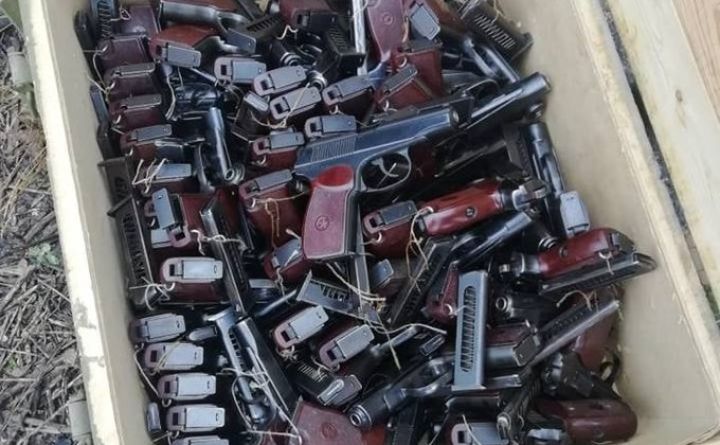 Житель Краснодона нашел в заброшенном гараже схрон боеприпасов