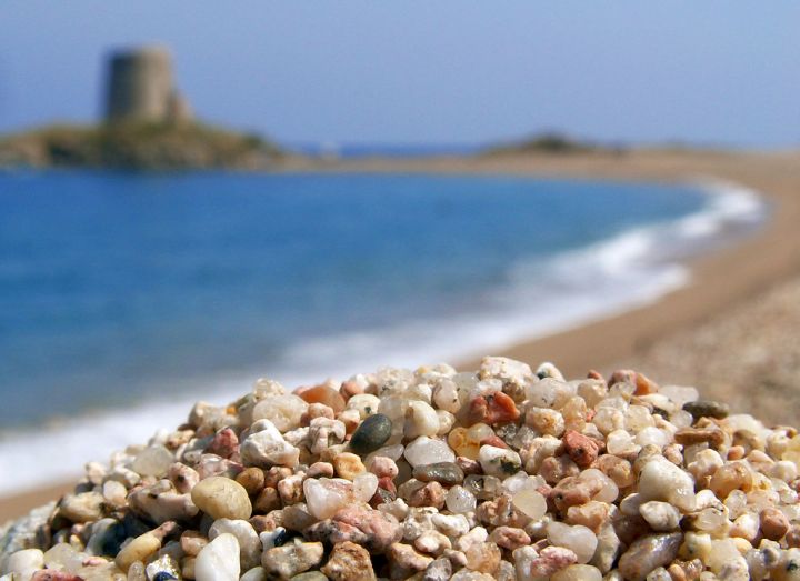 Француз украл с пляжа Сардинии 41 кг гальки: ему грозит штраф до 315 тысяч рублей