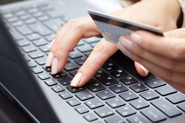 Мошенники под прикрытием оператора «МКС» собирают данные о жителях ЛНР в Telegram