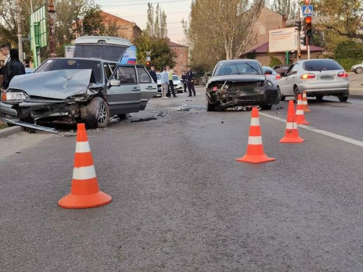 В Луганске столкнулись две машины: пострадал 3-летний ребенок