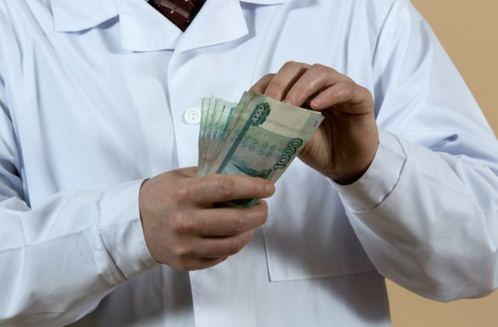 Больше 10 тысяч медработников в ЛНР получили специальную выплату