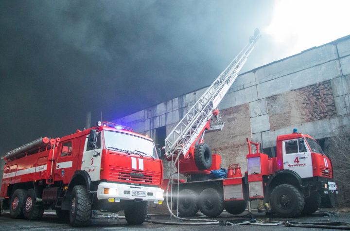 В Красном Луче загорелись балконы в трех квартирах