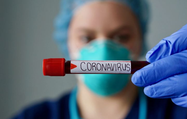 Новый штамм коронавируса может быть опасен для вакцинированных: нужно ли паниковать