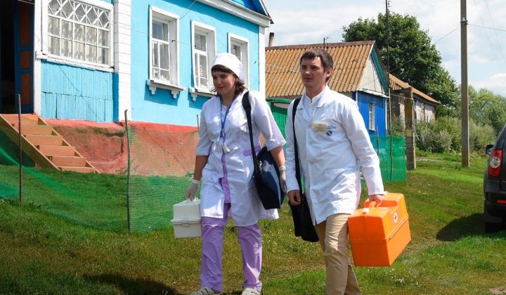 В ЛНР установили выплаты для медиков, переехавших в села
