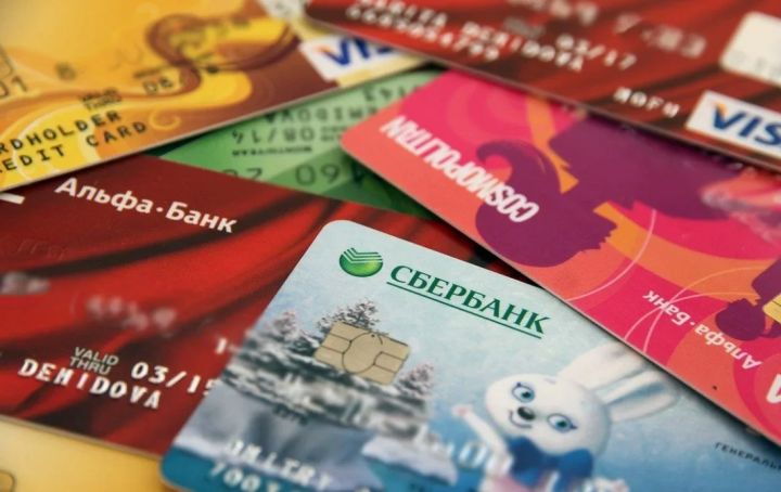 Мошенники украли с банковских карт луганчанки 300 тысяч рублей