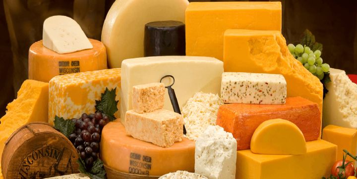 Сыр по 2000 рублей: в России в 2024 году резко вырастут цены на молочную продукцию