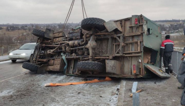 Масштабное ДТП произошло на трассе в ЛНР: пострадали семеро