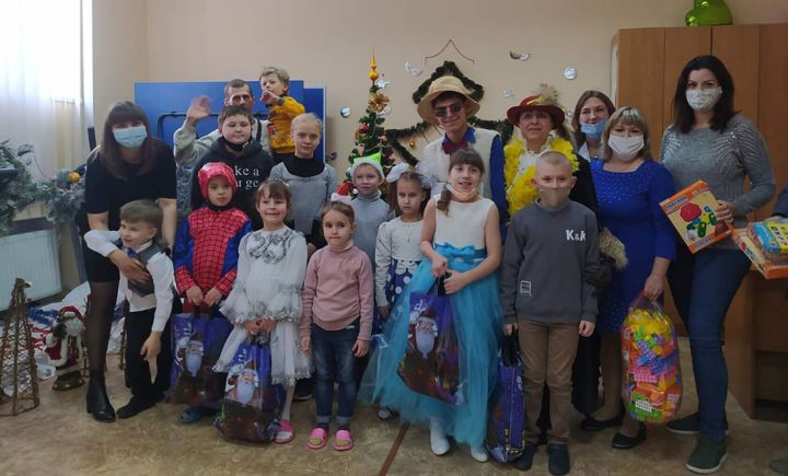 Протяните руку помощи тому, кому она нужна: истории волонтеров из Краснодона