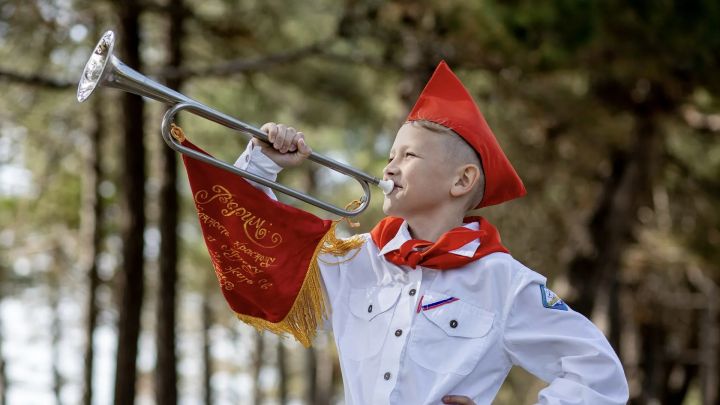 Октябрята, пионеры, комсомольцы: в ЛНР вернутся к советской практике работы с детьми и молодёжью