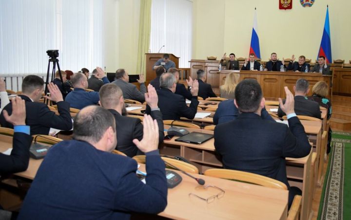 Депутаты приняли закон о бюджете ЛНР на 2024-2026 годы: куда пойдут деньги?