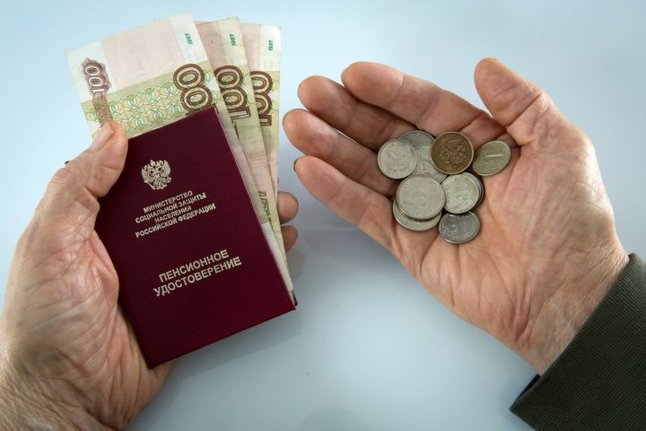 Освободиться от задолженности без усилий: как пенсионеру списать долги без суда?