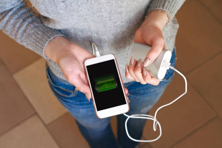 В России школьнице оторвало кисти рук взрывом зарядки от телефона