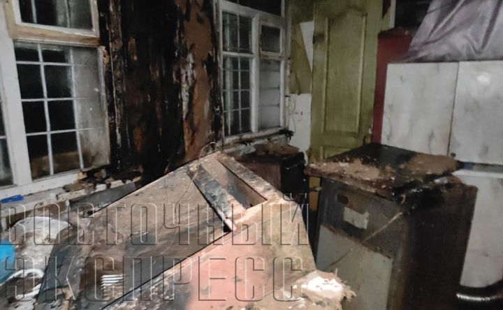 Короткое замыкание привело к пожару в доме и гараже в Свердловске