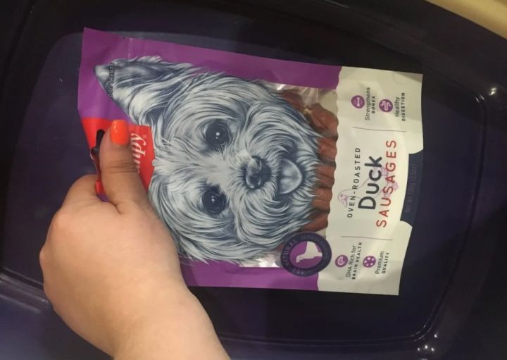 Токсичные вещества обнаружили в собачьем корме, который ввозят из Китая в ЛНР