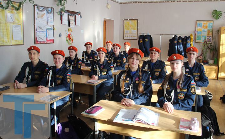 КаДетство в Свердловской школе №9: чему учат школьников «с погонами»?