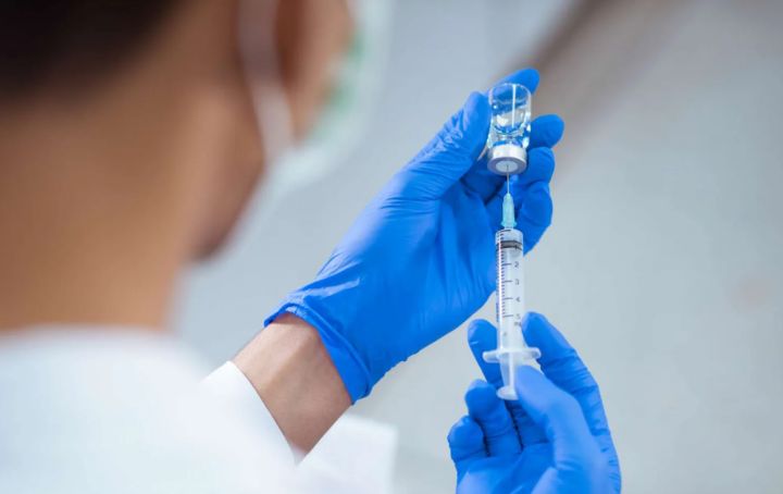 Вакцинация от коронавируса станет необязательной для двух категорий россиян
