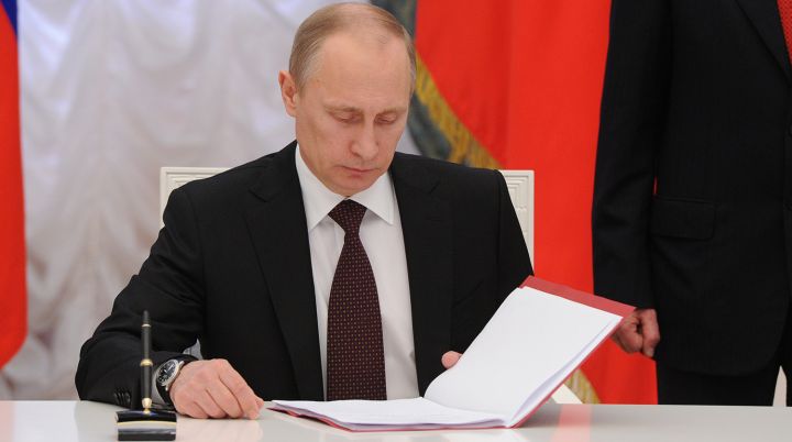 Путин запретил увольнять с работы одну категорию россиян: кого коснётся привилегия?