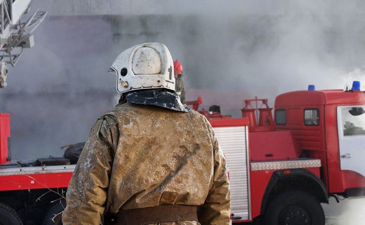 На пожаре в Луганске погибли два человека, став жертвами неосторожного обращения с огнём