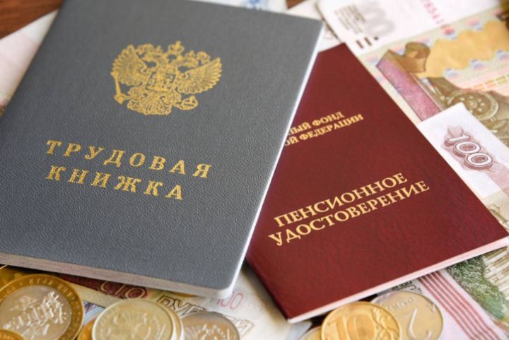 Разъясняет Соцфонд: когда пересчитают пенсию, если уволился в последний день месяца?