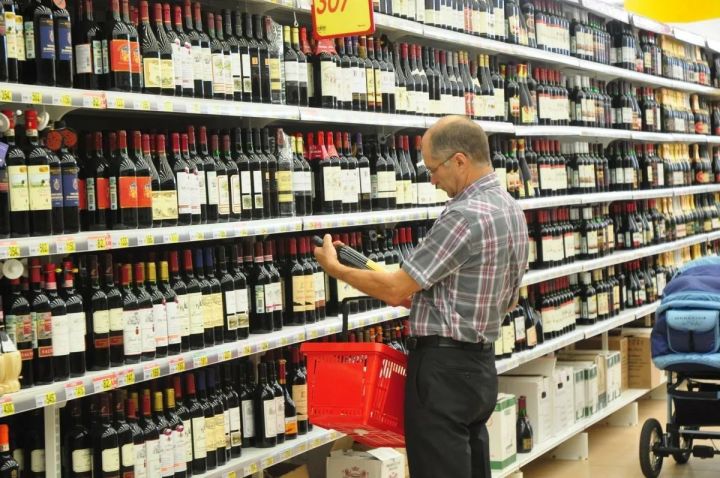 В России хотят запретить продавать алкоголь в некоторых общественных местах