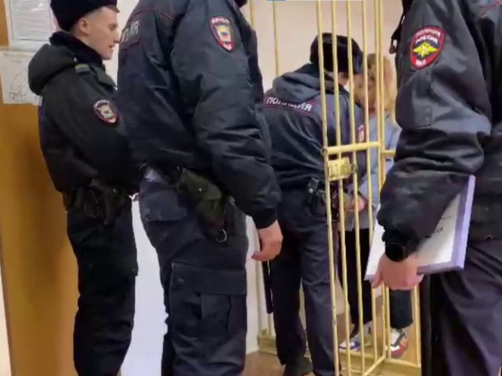 В Петербурге арестовали студентку, бросившую коктейль Молотова в избирательный участок