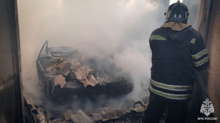 ВСУ снова ведёт огонь по ЛНР: обстреляно жилое подворье и взрыв едва не зацепил ребёнка