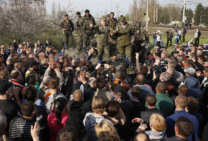 Первый год из 10-ти: митинги, обстрелы, выборы и создание нового государства - ЛНР