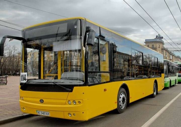Количество общественного транспорта в Луганске уменьшилось из-за эвакуации и мобилизации