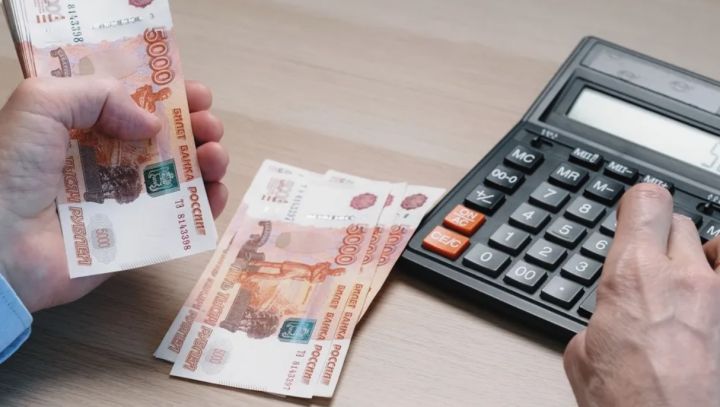 По закону: в РФ минимальные зарплаты могут поднять до уровня МРОТ