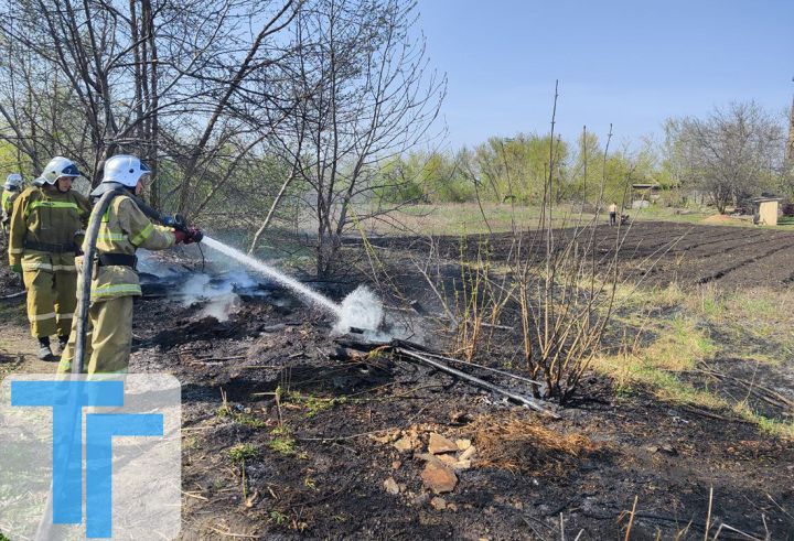 Неосторожность свердловчан привела к 20 пожарам за неделю: самые резонансные случаи