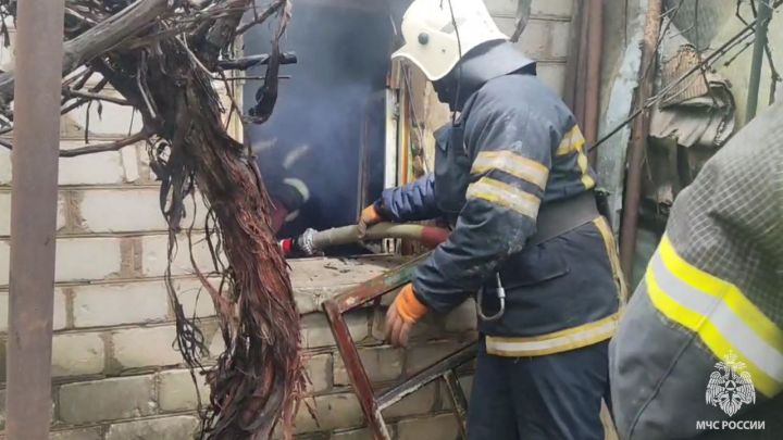 На восточных кварталах Луганска на пожаре погибла женщина