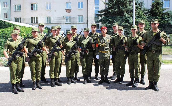 Праздник тех, кто носит погоны: День защитника Отечества для военных Молодогвардейска