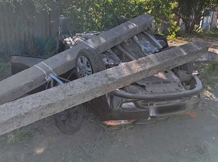 Перевёрнутое авто и столкновение мотоцикла со столбом: три смертельных ДТП произошли в ЛНР за два дня