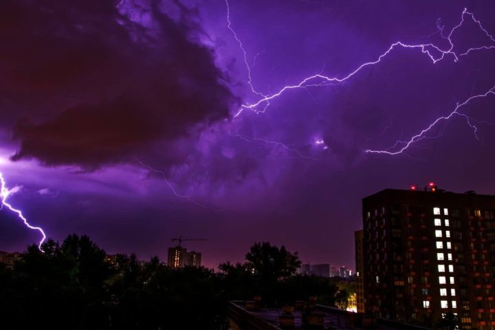 Синоптики прогнозируют ночью 8 мая в ЛНР дождь с грозой и сильный ветер