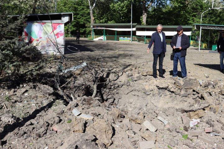 ВСУ ударили по территории ЛНР в ночь на 11 мая: снаряды упали в парке около детских аттракционов