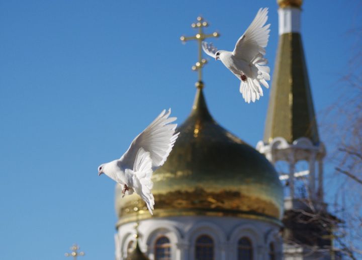 Не посещайте кладбище и устройте праздничную трапезу: стало известно, как правильно провести Троицу