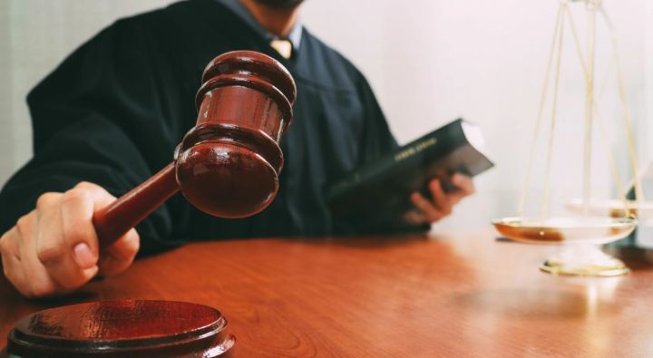 Драка в продуктовом закончилась избиением до смерти: перед судом в ЛНР предстанут отец и сын