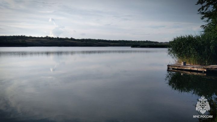 Рыбачил и больше не вернулся: в ЛНР из водоёма извлекли тело мужчины